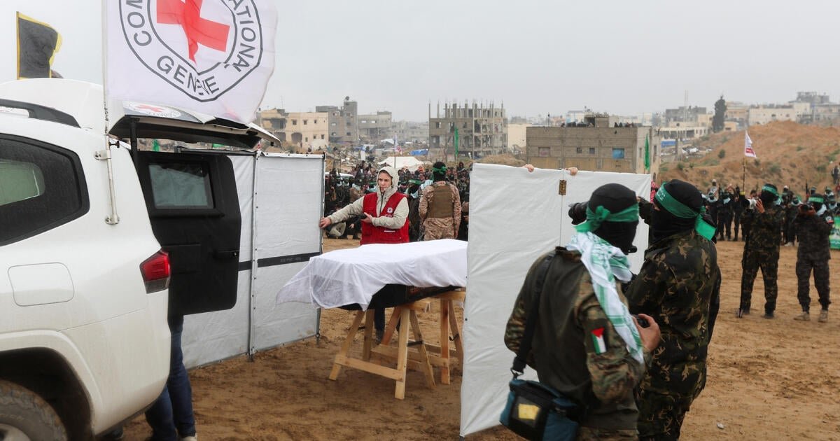 Hamas returns bodies of 4 Israeli hostages, believed to include mother and her 2 young children