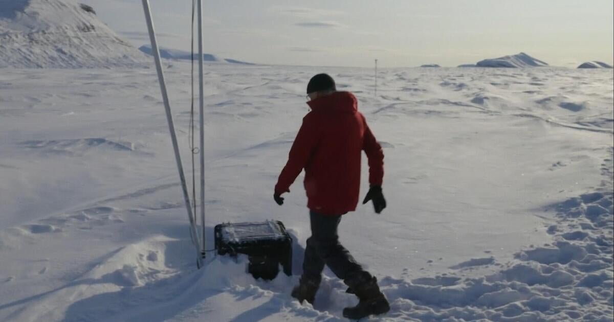 Researcher shows “dramatic” change in Norway glacier ice levels