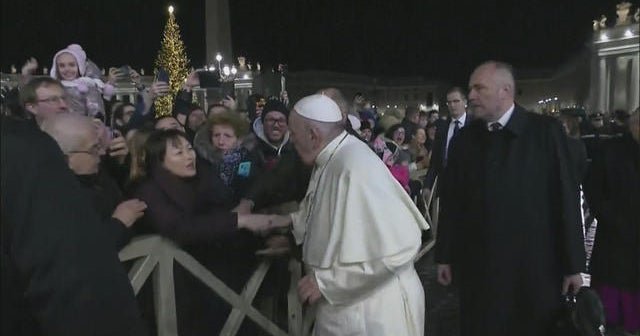 Pope Francis apologizes for slapping a woman’s hand away after her rough grab
