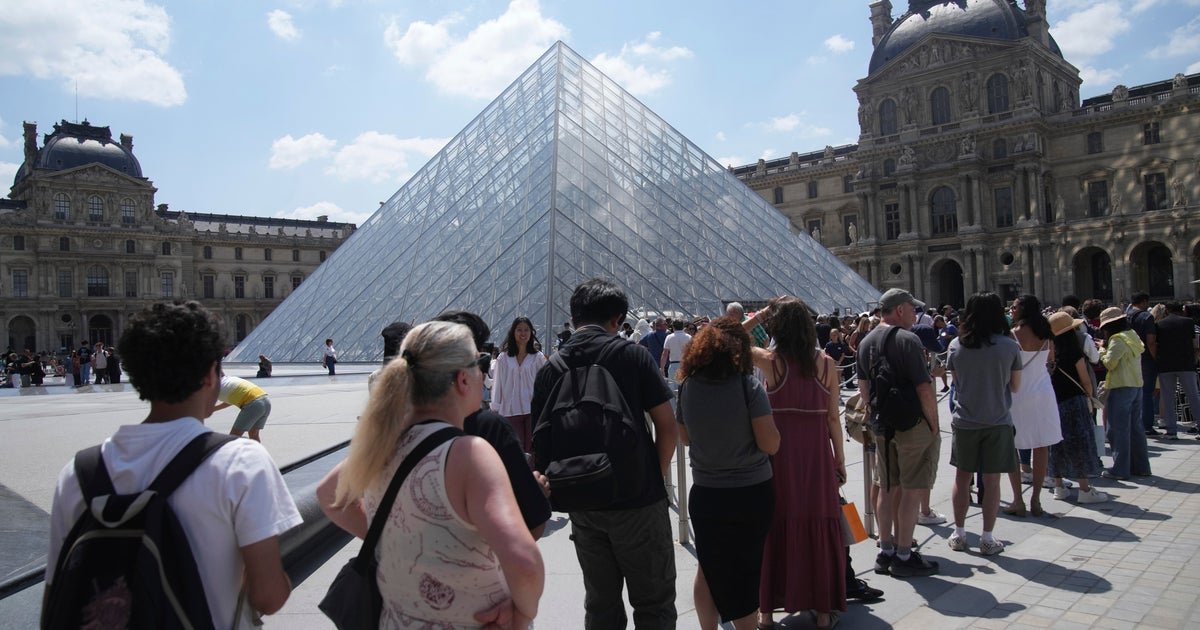 The Louvre in Paris closes unexpectedly as staff protest conditions